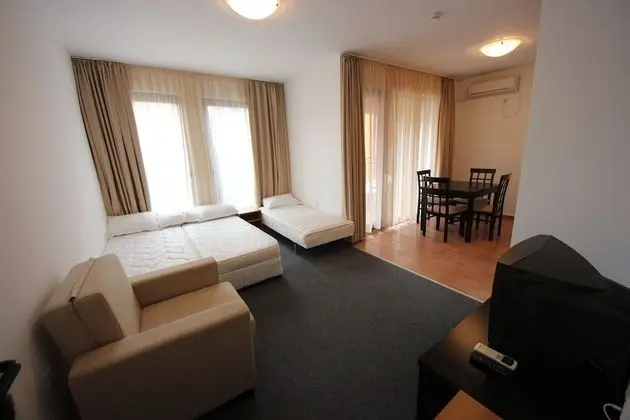 Stüdyo (2 adults and 2 children)