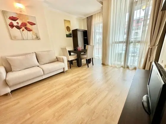 Classic Apart Daire, Havuz Manzaralı