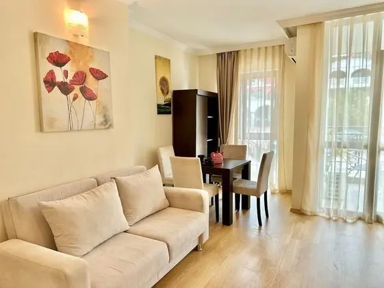 Classic Apart Daire, Havuz Manzaralı