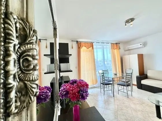 Stüdyo, Havuz Manzaralı