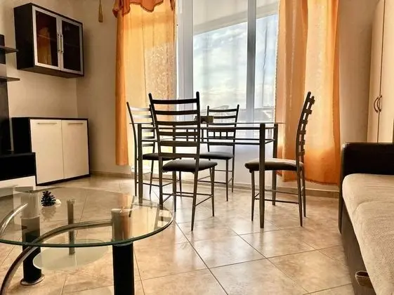 Stüdyo, Havuz Manzaralı