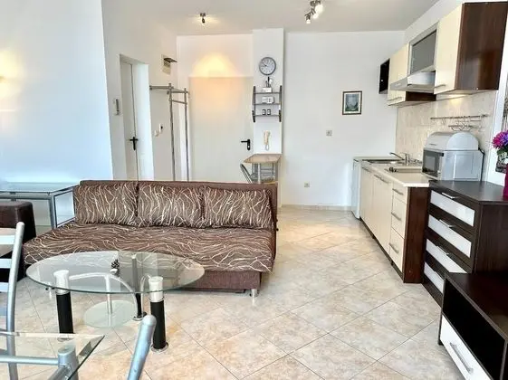 Stüdyo, Havuz Manzaralı