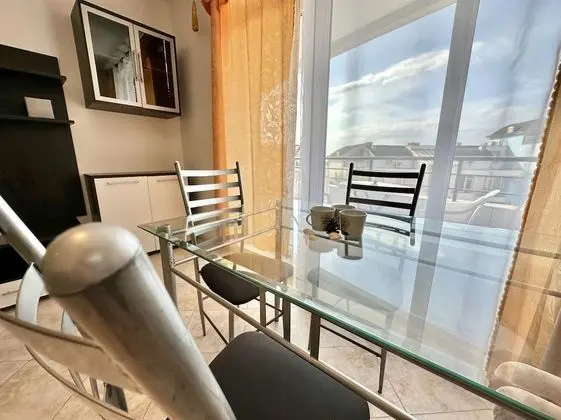 Stüdyo, Havuz Manzaralı