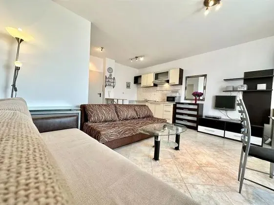 Stüdyo, Havuz Manzaralı