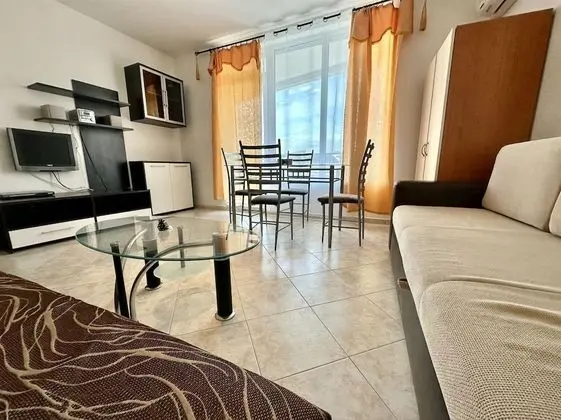 Stüdyo, Havuz Manzaralı