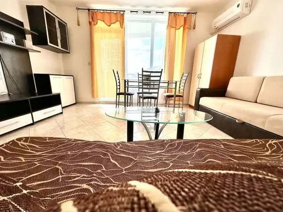 Stüdyo, Havuz Manzaralı