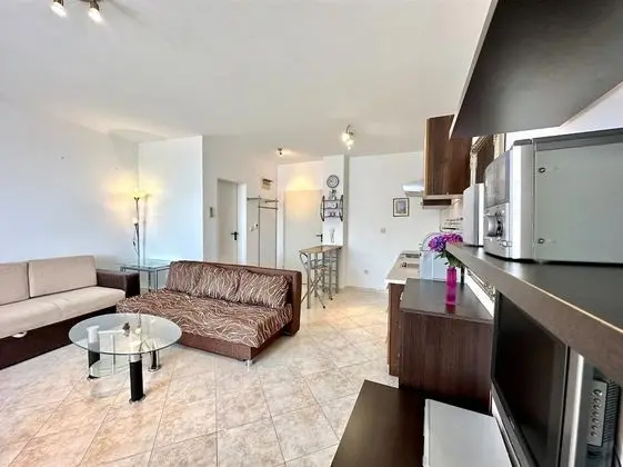 Stüdyo, Havuz Manzaralı