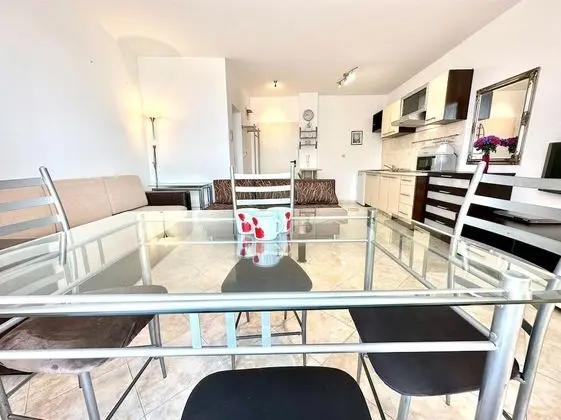 Stüdyo, Havuz Manzaralı