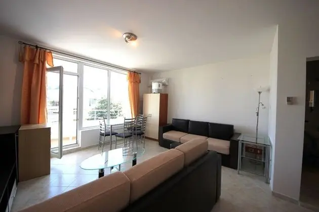 Stüdyo, Havuz Manzaralı