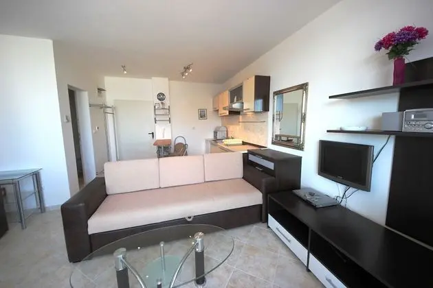 Stüdyo, Havuz Manzaralı