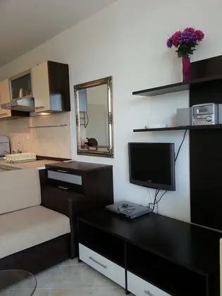 Stüdyo, Havuz Manzaralı