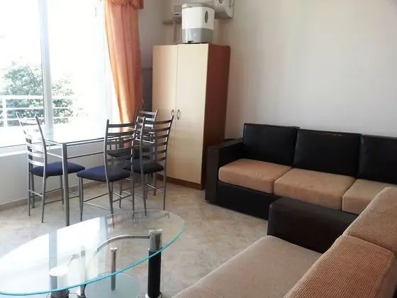 Stüdyo, Havuz Manzaralı