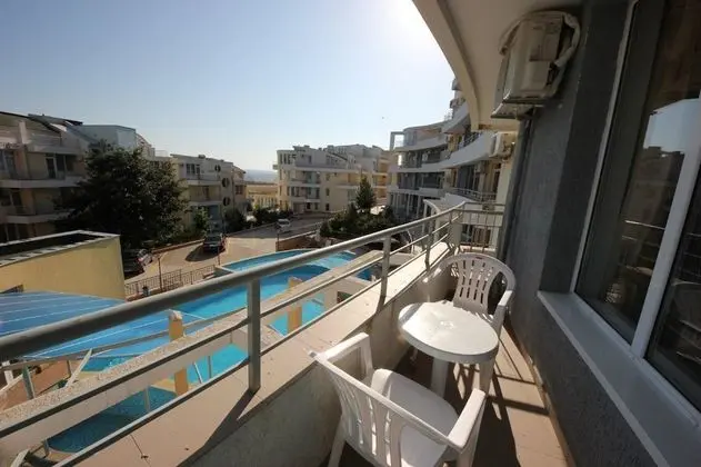 Stüdyo, Havuz Manzaralı