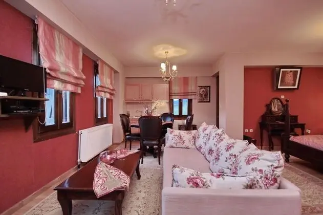 Süit, Şömine, Dağ Manzaralı