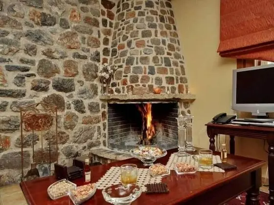 Süit, Şömine, Dağ Manzaralı