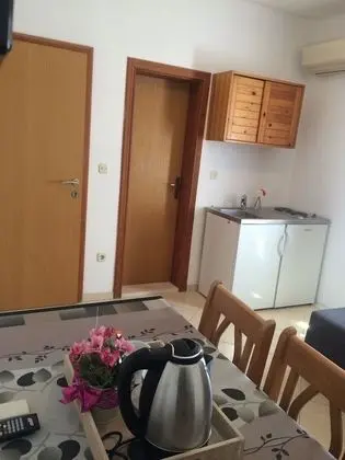 Apart Daire, 1 Büyük (Queen) Boy Yatak ve Çekyat, Balkon