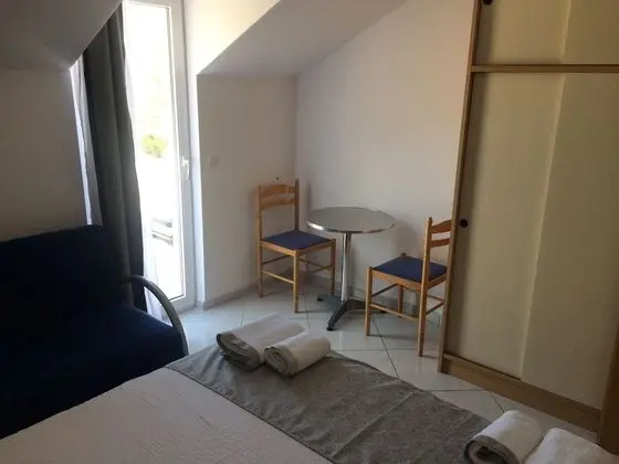 Apart Daire, 1 Büyük (Queen) Boy Yatak ve Çekyat, Balkon