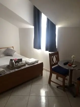 Üç Kişilik Oda, 1 Büyük (Queen) Boy Yatak ve Çekyat