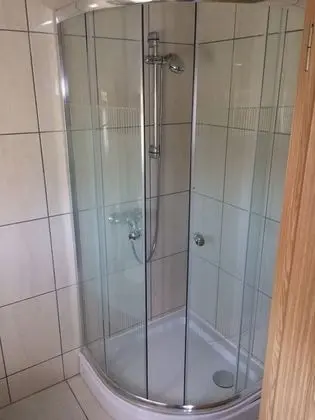 Üç Kişilik Oda, 1 Büyük (Queen) Boy Yatak ve Çekyat