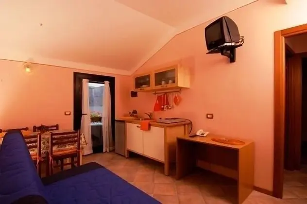 Tek Büyük veya İki Ayrı Yataklı Oda, Balkon, Göl Manzaralı