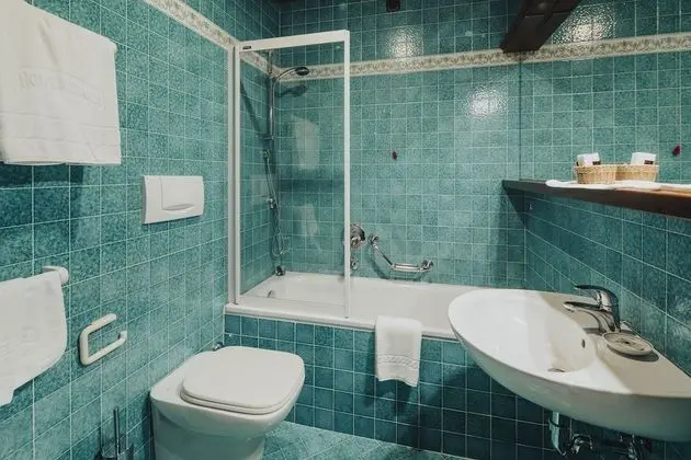Standard Tek Büyük veya İki Ayrı Yataklı Oda
