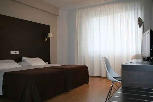 Büyük Yataklı Tek Kişilik Oda