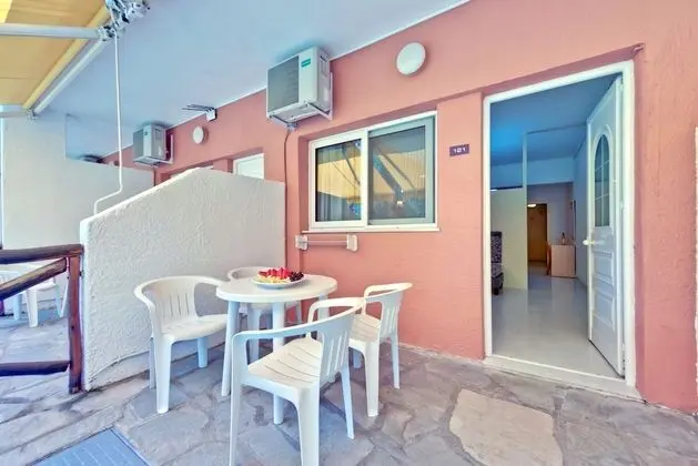 Family Oda, Bahçe Manzaralı