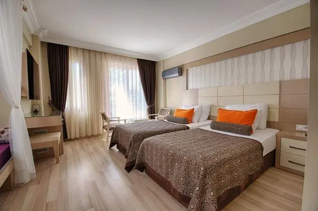 Standart Oda, Kara veya Havuz Manzaralı, Balkonlu