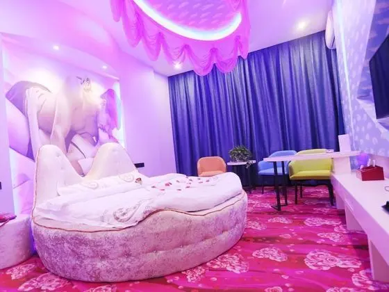 Luxury Tek Büyük Yataklı Oda