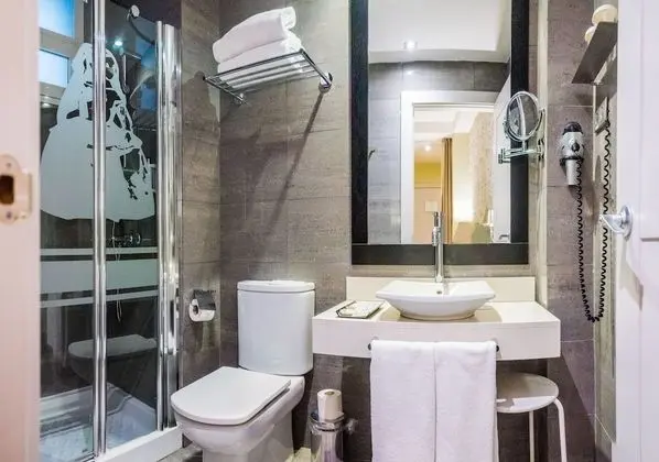 Tek Büyük veya İki Ayrı Yataklı Oda