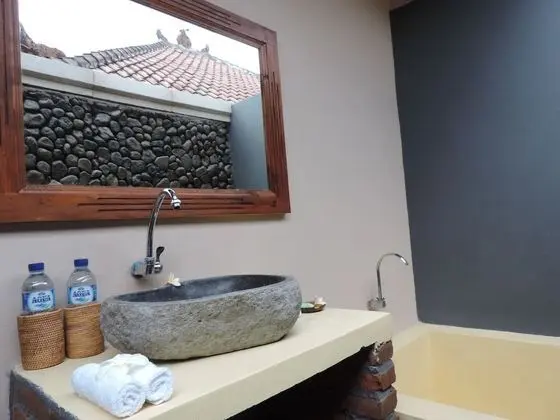 Deluxe Tek Büyük veya İki Ayrı Yataklı Oda, 1 Çift Kişilik veya 2 Tek Kişilik Yatak, Bahçeli