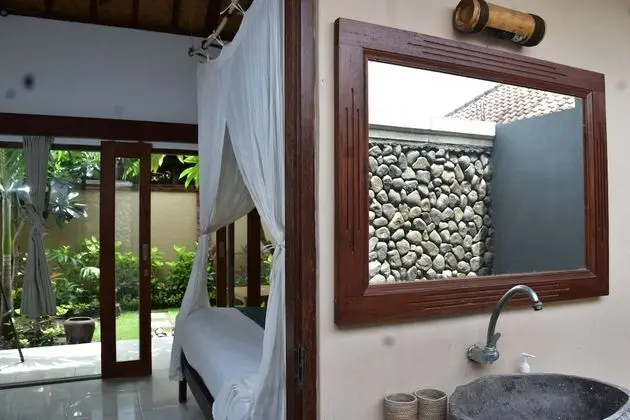 Deluxe Tek Büyük Yataklı Oda, 1 Yatak Odası, Bahçe Manzaralı, Bahçeli