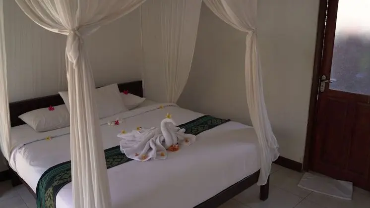 Deluxe Tek Büyük Yataklı Oda, 1 Yatak Odası, Bahçe Manzaralı, Bahçeli