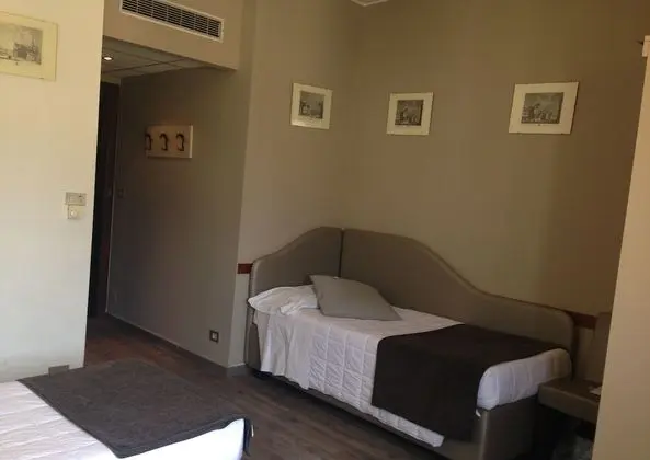 Üç Kişilik Oda