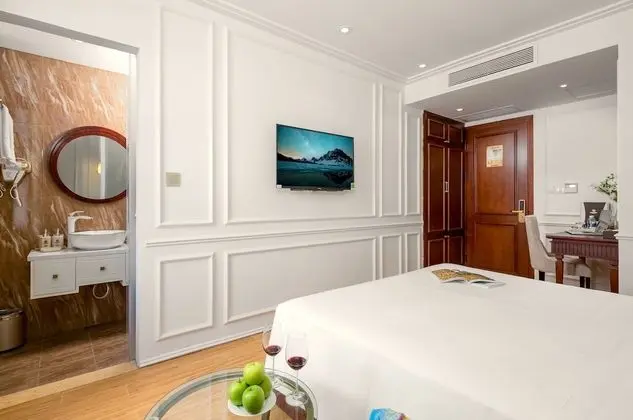 Superior Tek Büyük veya İki Ayrı Yataklı Oda, Banyolu/Duşlu, Kısmi Deniz Manzaralı