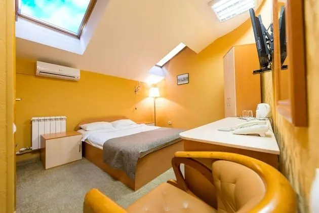 Standard Tek Büyük Yataklı Oda (with Bath)