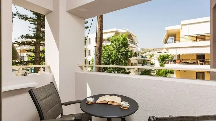 Standard Tek Büyük veya İki Ayrı Yataklı Oda, Balkon