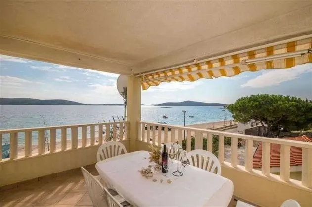 Apart Daire (Mer - 10m to the beach - A1(4+2))