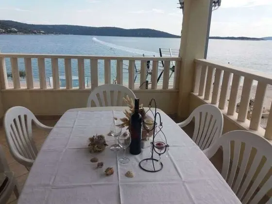 Apart Daire (Mer - 10m to the beach - A1(4+2))