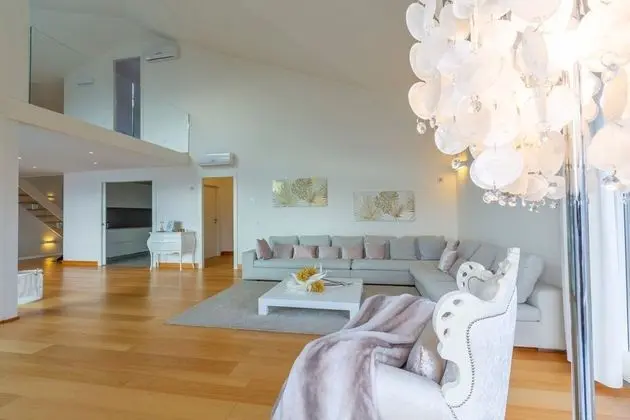 Villa, 5 Yatak Odası, Kişiye Özel Havuzlu, Göl Manzaralı