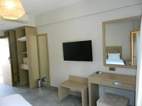 Standart Oda, Havuz ve Bahçe Manzaralı, 1. Kat
