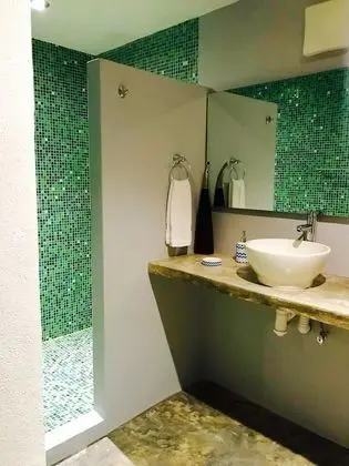 Penthouse, Breakfast Included