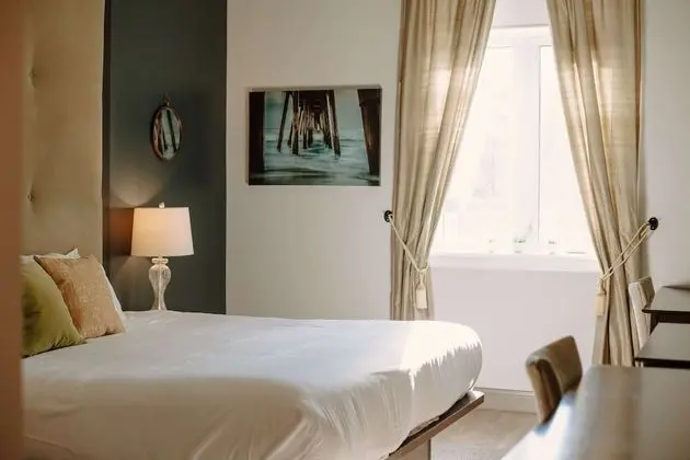 Standard Oda, 1 En Büyük (King) Boy Yatak, Sigara İçilmez, Şömine (No Elevator Access)
