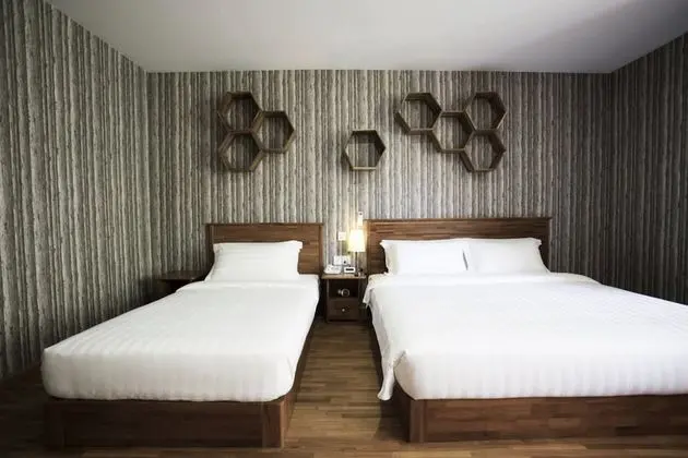 Suite Concept Room