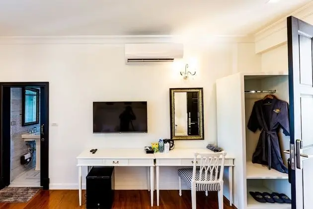 Luxury Tek Büyük Yataklı Oda, 1 Yatak Odası, Banyolu/Duşlu, Havuz Manzaralı