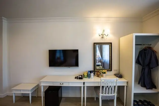 Luxury Tek Büyük Yataklı Oda, 1 Yatak Odası, Banyolu/Duşlu, Havuz Manzaralı