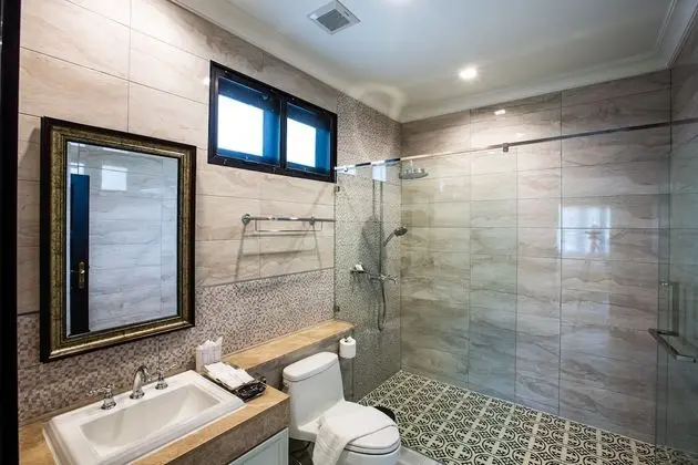 Luxury Tek Büyük Yataklı Oda, 1 Yatak Odası, Banyolu/Duşlu, Havuz Manzaralı