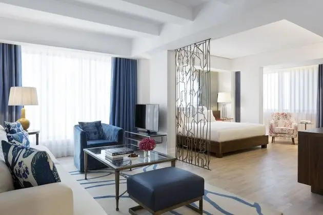 Corner Suite