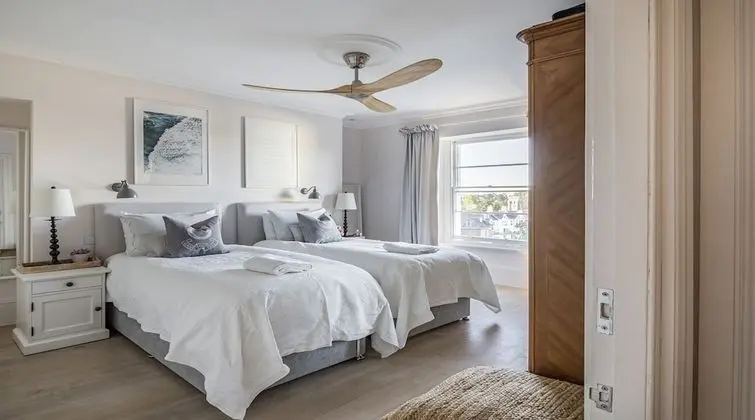 Ev (4 Bedrooms)