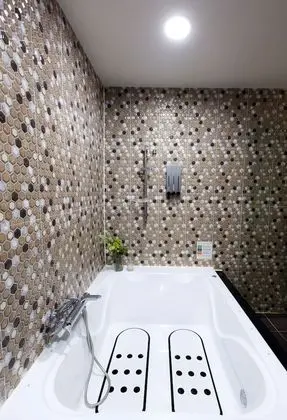 Standard Oda, Jakuzi